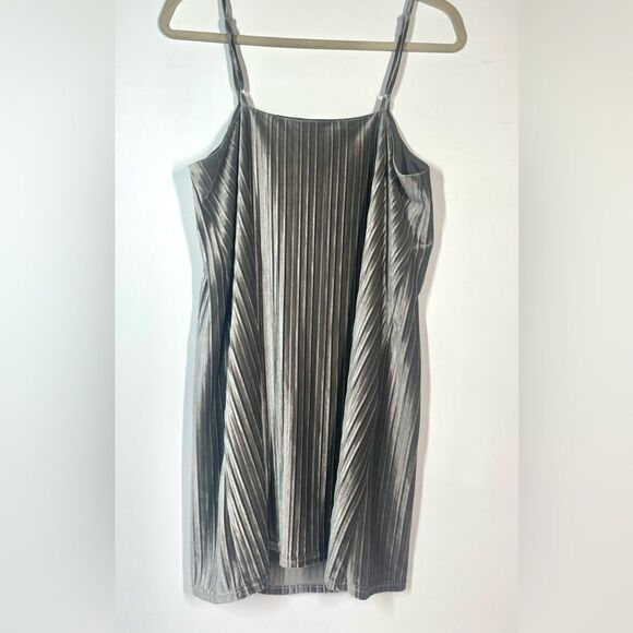 JACK BB Dakota Soft Shiny Silver Mini Shift Dress Women Size Large - Picture 2 of 3
